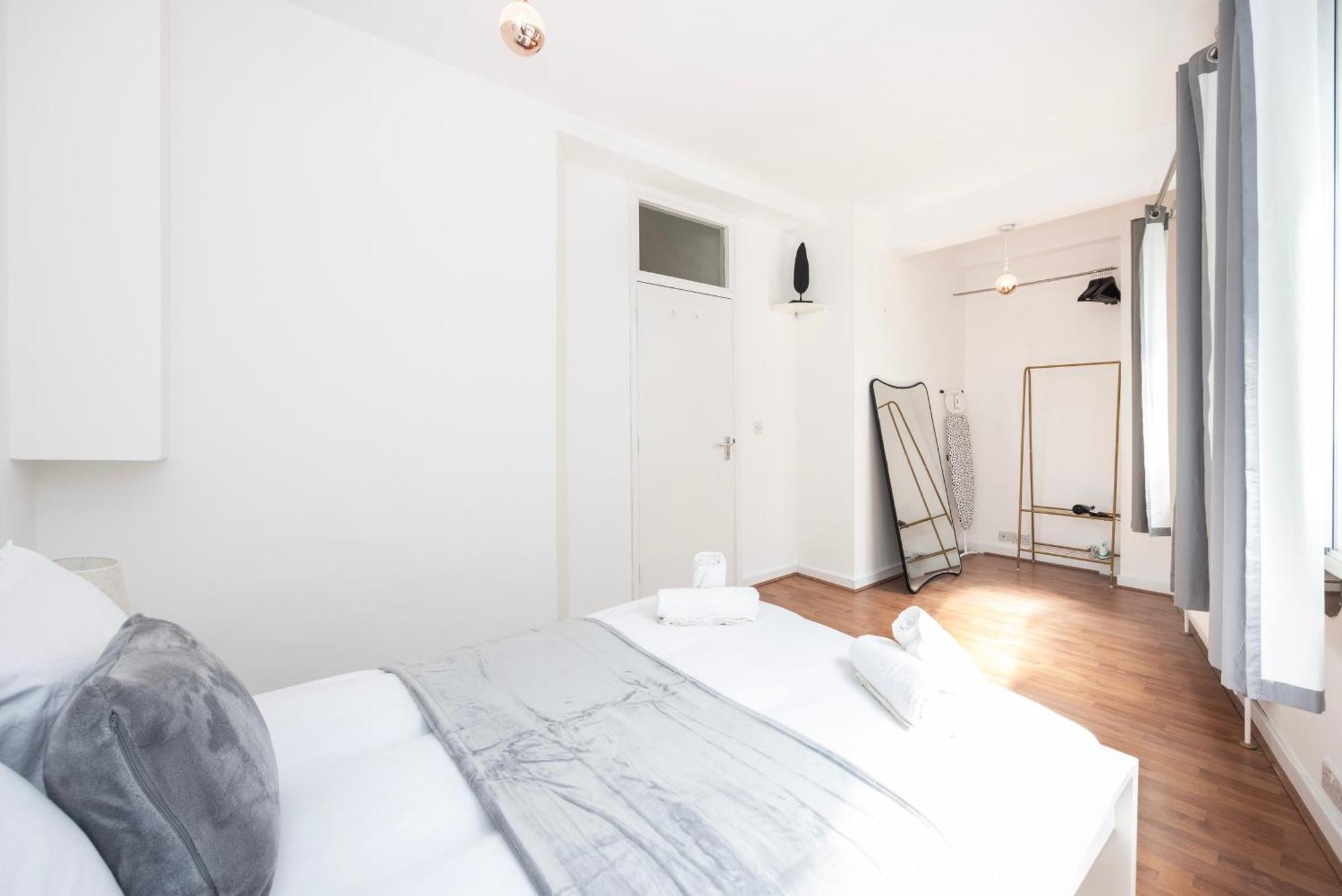 Spacious 1 Bedroom Near London Bridge - 5 Min Walk Exterior foto